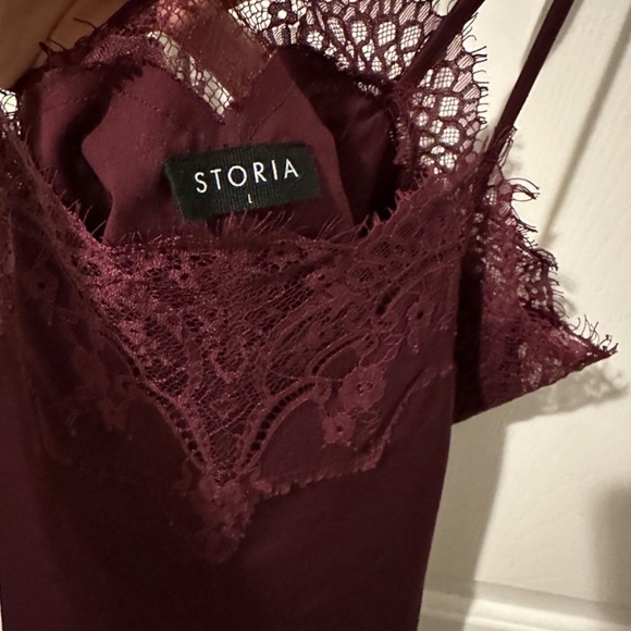 Storia Silky Cami in Burgandy - Picture 2 of 3